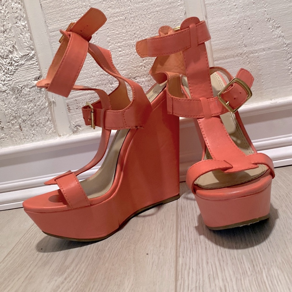 Brand: Breckelle’s size: 8 1/2